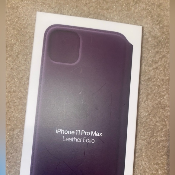 Apple Leather Folio Case for iPhone 11 Pro Max - Aubergine (Purple) New In Box - Picture 5 of 8
